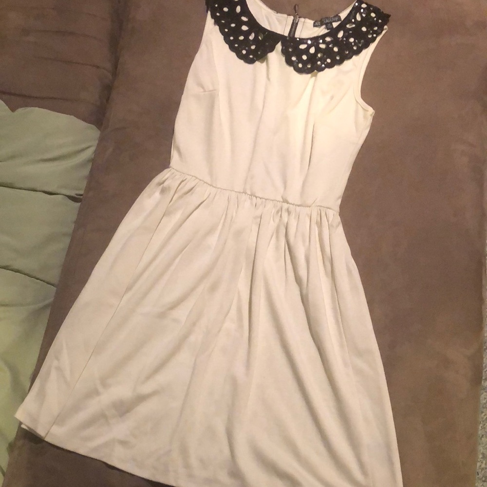 Black and white collared dress!